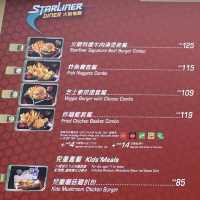 迪士尼火箭餐廳🍴🚀  漢堡套餐🍟
