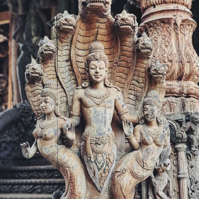 ปราสาทไม้ริมทะเล