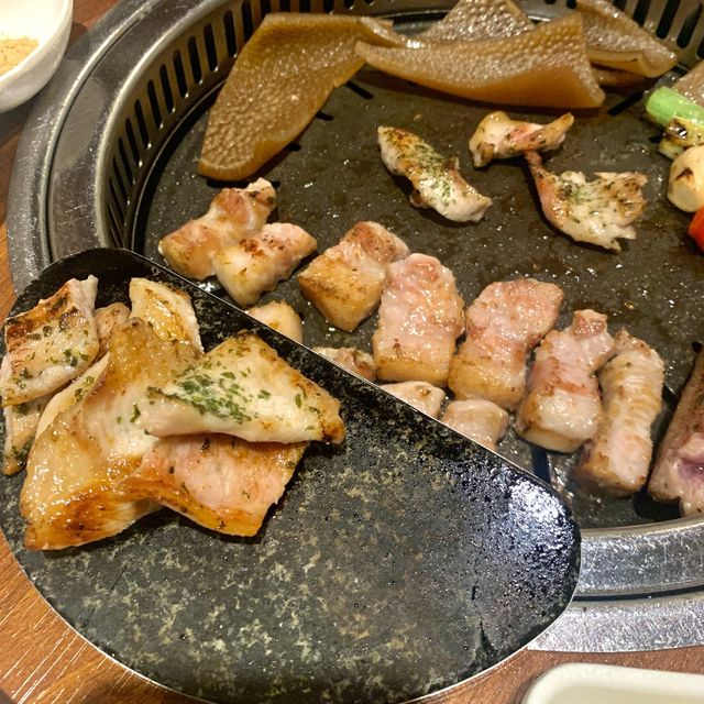 [🇰🇷, 창원] 구워주고 잘라주는 편한, 촌놈고기집 🥓