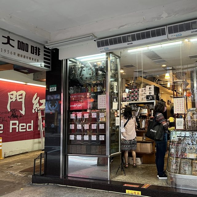 台北西門町｜66年咖啡店：峰大咖啡，有販售各式咖啡器材、咖啡豆、茶點