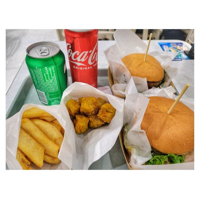 大件夾抵食  厚厚漢堡扒。嘉寶漢堡 大件夾抵食  厚厚漢堡扒。嘉寶漢堡