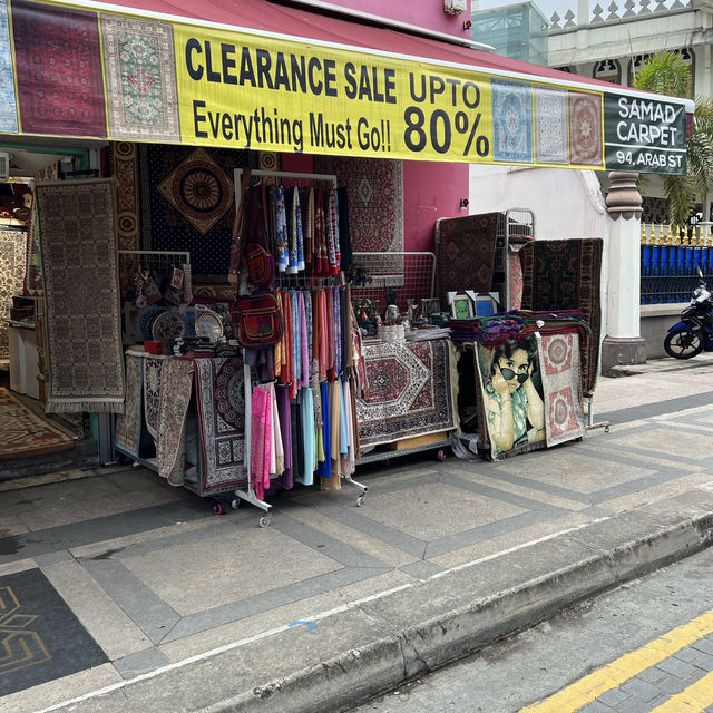 A narrow street in Singapore (Haji Lane) 