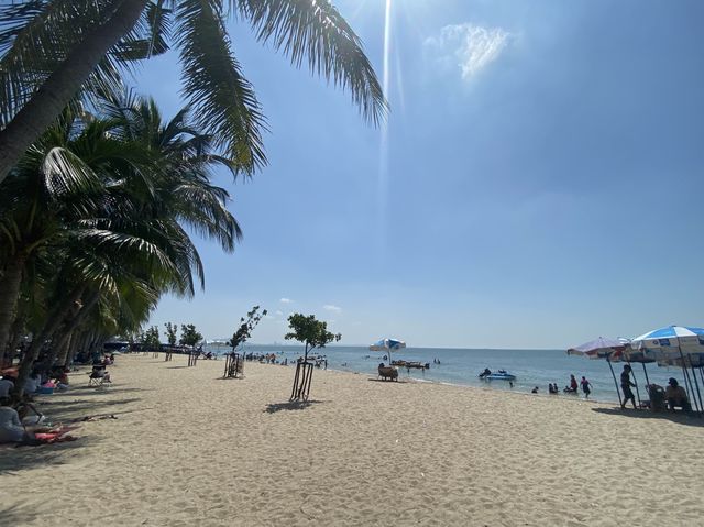 Bangsan Beach หาดบางแสน ชลบุรี