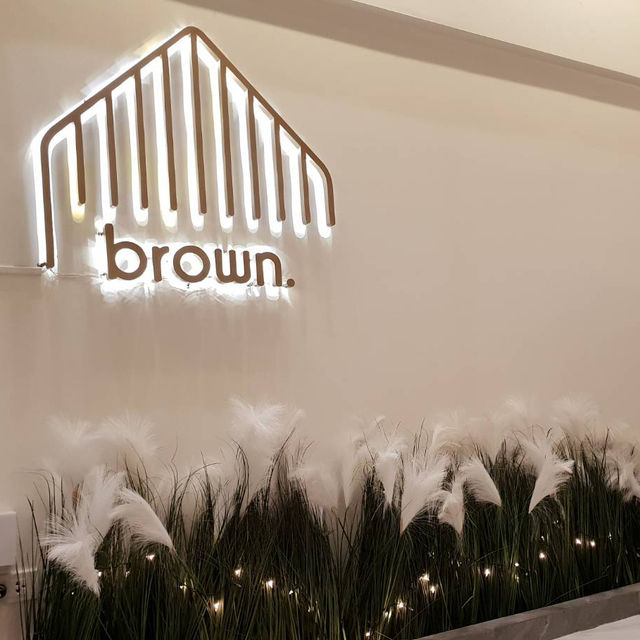 👉🏻 ร้าน Brown Café ブラウン ..