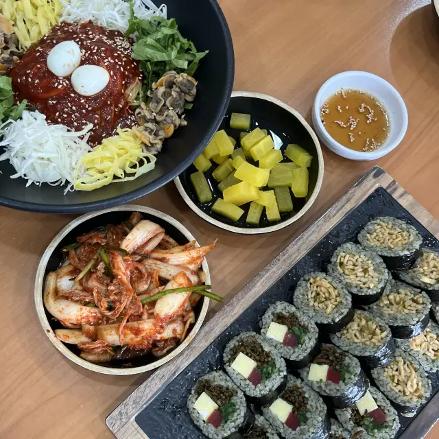 바다향 가득 느낄 수 있는 배말칼국수김밥 학동직영점