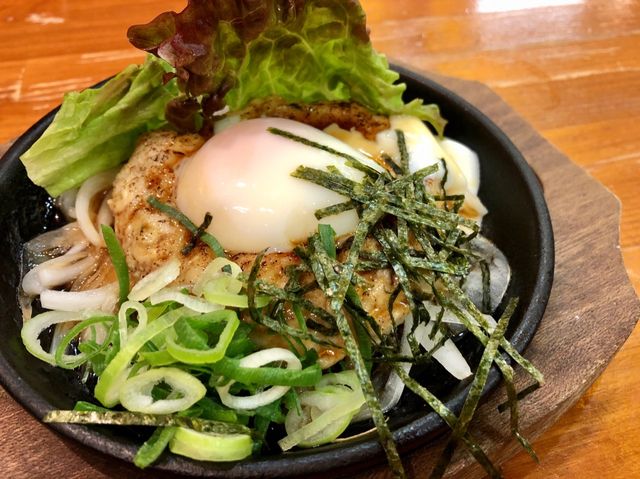一際目立つ串かつのお店