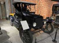 大阪市港区。世界中から集めた希少なヴィンテージ車と巡り会える『GLION MUSEUM（ジーライオンミュージアム）』