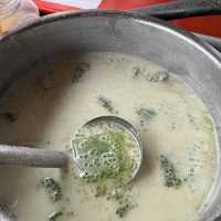 ก๋วยเตี๋ยวริมทางรถไฟ