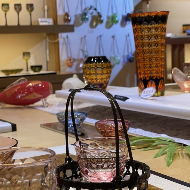 和硝子細工の「北一硝子　和のフロア」