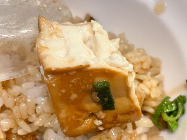 [台北中山美食]隱藏四平商圈中的美味豬腳飯~富霸王豬腳｜肉香不肥超入味｜魯蛋必點｜用餐時間排滿滿