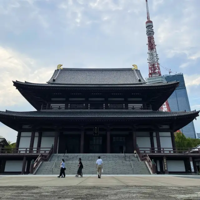 【東京都】東京タワーをバックに増上寺