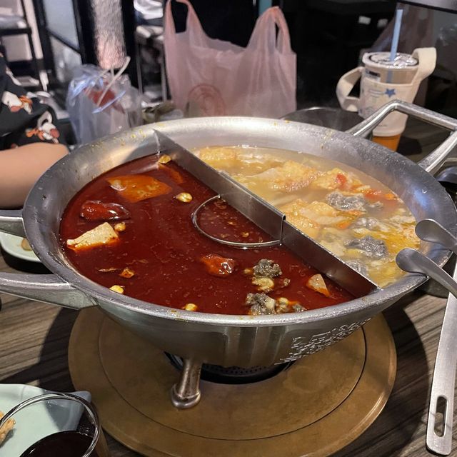 王品集團麻辣鍋必吃！青花驕 好吃😋麻辣 湯頭可喝！鴨血、豆腐吃到飽！