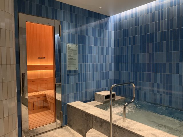 大阪　ラグジュアリーホテル　W大阪のWET(屋内プール)で遊び尽くせ！