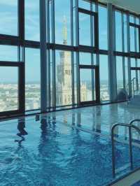 五星酒店高空落地大玻璃泳池 🏊🏼‍♂️