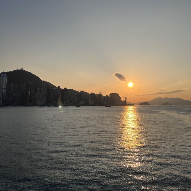 金碧輝煌的日落景色