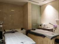 Massage at Carlton Hotel LifeSpa