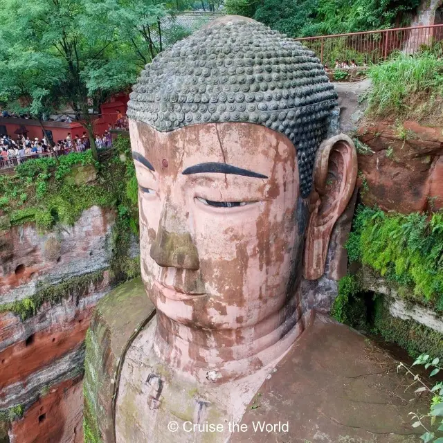 Giant Buddha near Chengdu - Must Visit