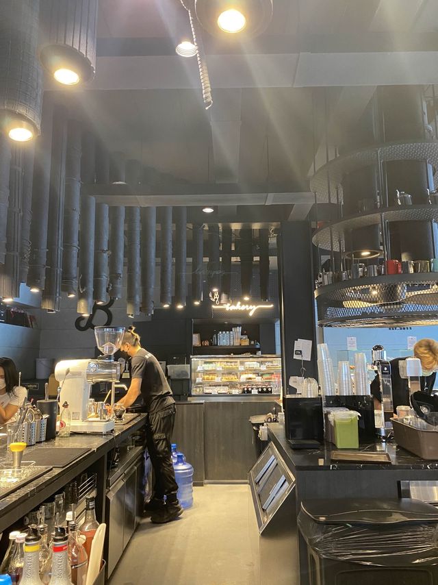 “Bottomless”🖤 คาเฟ่สุดเท่ ย่านนนทบุรี📍 “Bottomless”🖤 คาเฟ่สุดเท่ ย่านนนทบุรี📍