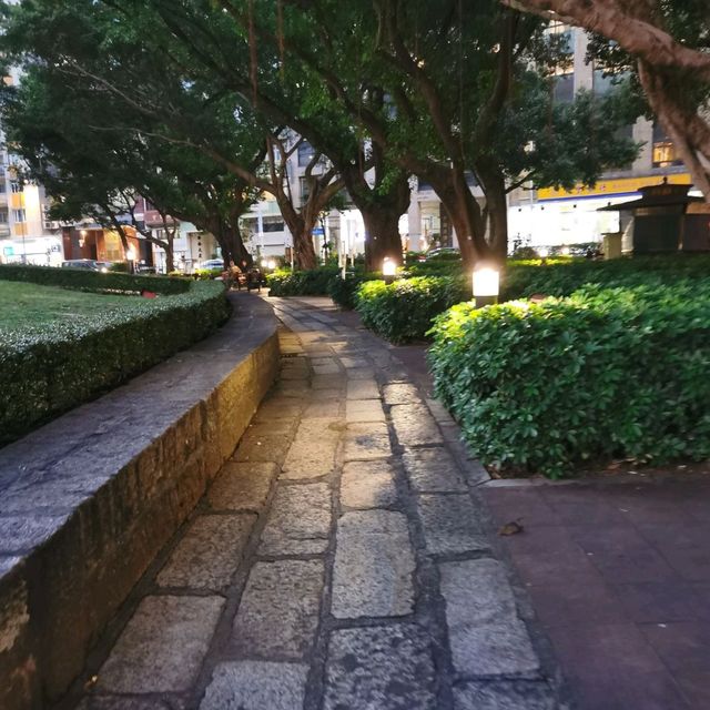 Jorge Alvarez Monument small Garden 