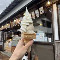 激うまソフトクリームにつけて食べるドーナッツ