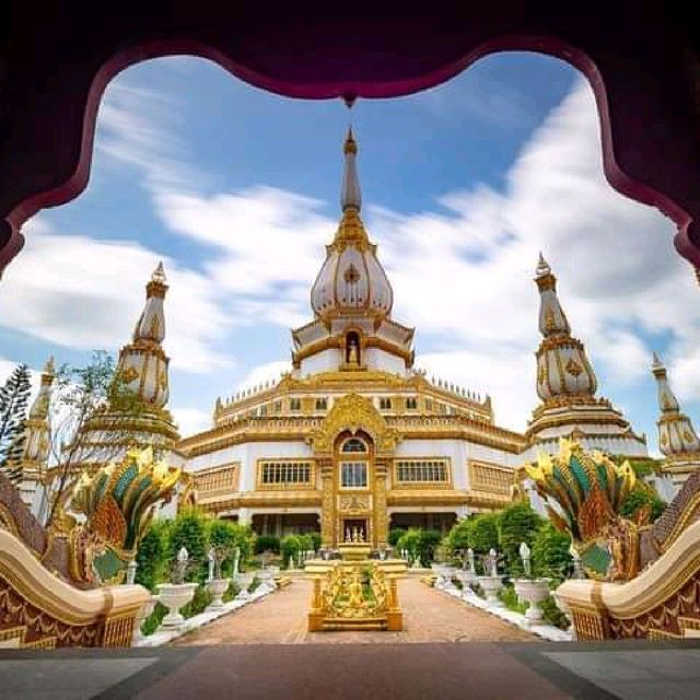 พระมหาเจดีย์ชัยมงคล จังหวัดร้อยเอ็ด