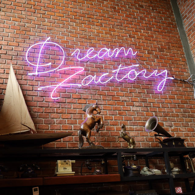 Dream Factory Cafe n Hotel 