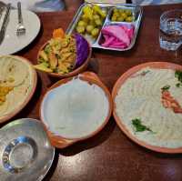 Aroos Damascus Restaurant 샤르자에 위치한 시리아 음식점