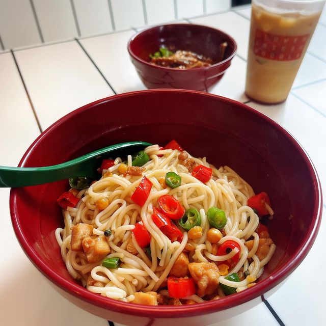 🐔 尖沙咀新潮黑白風米線店