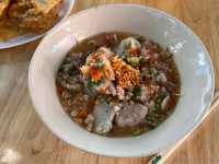 ร้านก๋วยเตื๋ยวต้มยำโบราณแม่ละเอียด