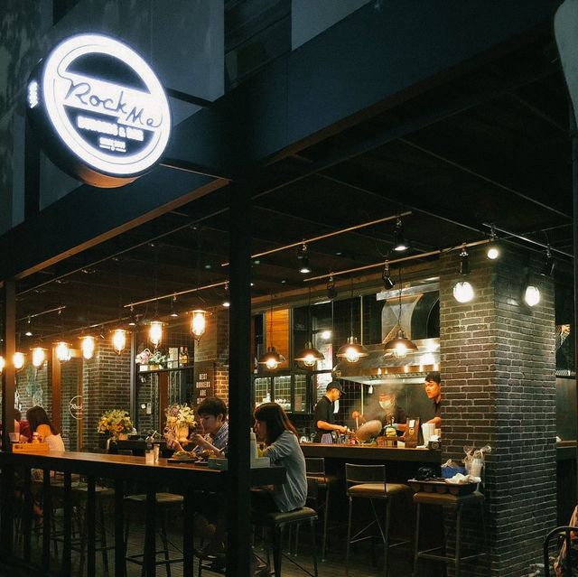 Rock Me Burger - ร้านเบอร์เกอร์สุดฮิตชาวเชียงใหม่
