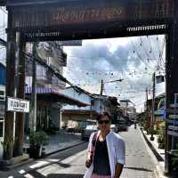 ถนนเก่าแก่ที่ทอดตัวยาวขนานไปกับแม่น้ำระยอง