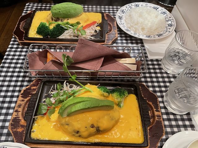 銀座　常に行列の数寄屋バーグをやっと食した🍴✨