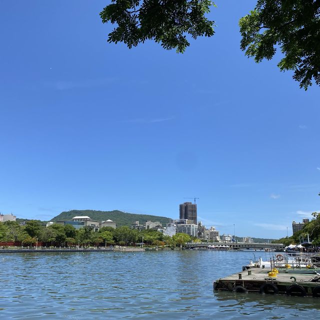愛河｜2022端午龍舟嘉年華，猛男酷妹划船競賽