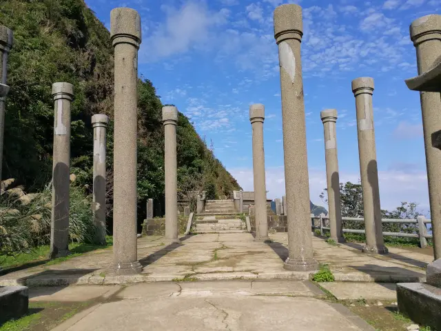 走上山彷彿到了希臘的黃金神社