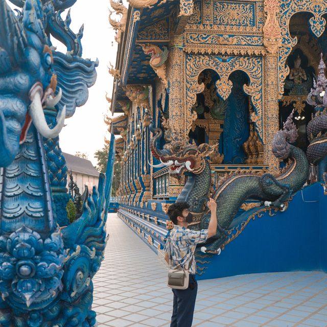 Shades of Blue: Wat Rong Suea Ten