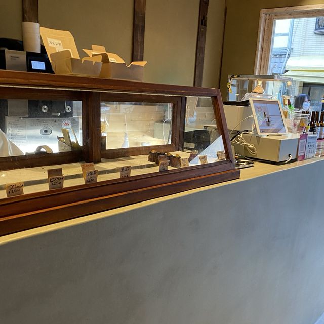 足湯とカヌレが楽しめるお店
