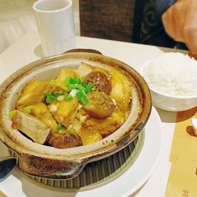 安撫老廣東人的脾胃 , 正斗粥麵專家 ！