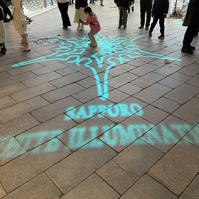 北海道　札幌観光　札幌ホワイトイルミネーション2022  西４丁目会場　大迫力の雪の回廊