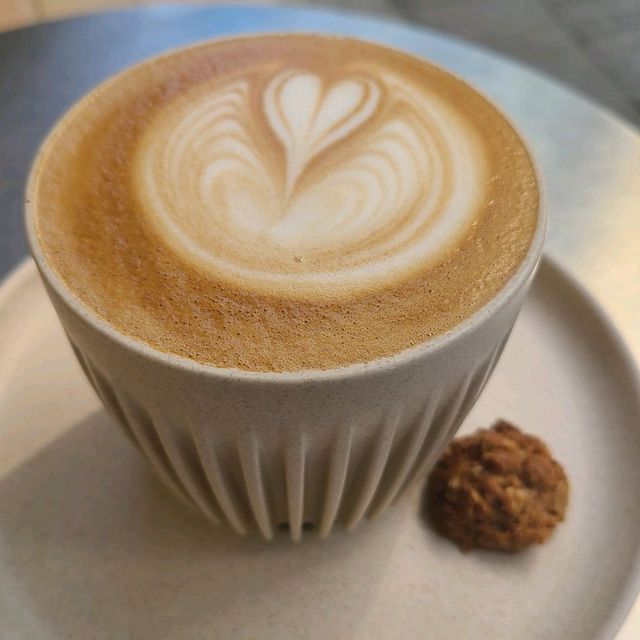 THE BEST OAT MILK LATTE IN HONG KONG?! 