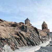 Gergeti Trinity Church โบสถ์สูงกลางหุบเขา