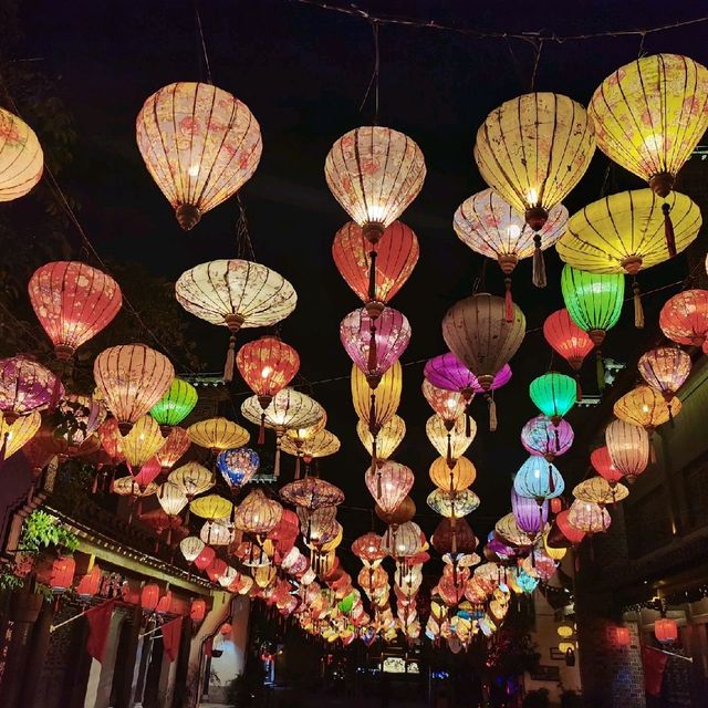 Jiuzi Old Town(鸠兹古镇) at night