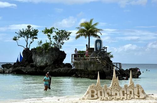 Have you decided where to travel abroad? If not, come here | Boracay Island, Philippines 😄