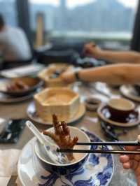 飽覽維港景色 享受特色中菜