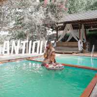 รีสอร์ทเรือนไม้แนววินเทจสุดชิลริมแม่น้ำแม่กลอง