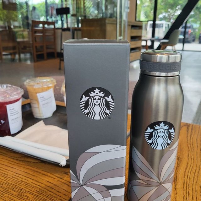 Cool Starbucks branch at the South!