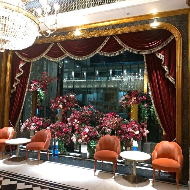 金碧輝煌的歷山酒店