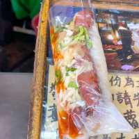 捷運公館站~公館香噴噴太學口糯米大腸包香腸~小攤販高人氣｜香氣逼人口味好吃