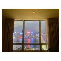 只需半島酒店1/4價錢 升級至海景套房 飽覽整個維港景色