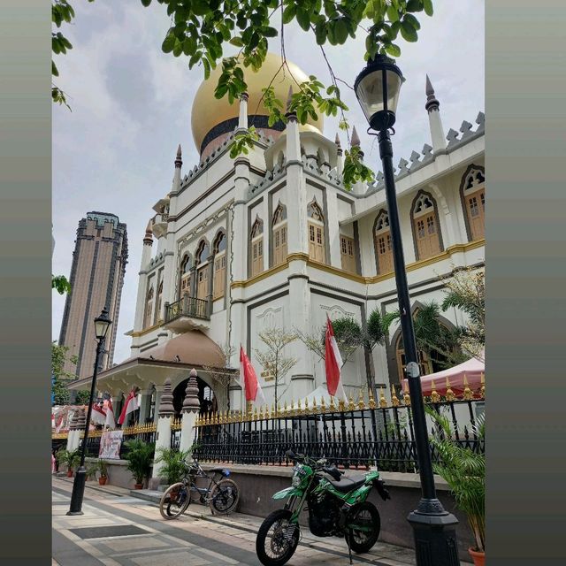 Uniquely Singapore Mosque