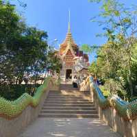 วัดผาตากเสื้อ วัดมีจุดชมวิวแม่น้ำโขงที่สวยงาม
